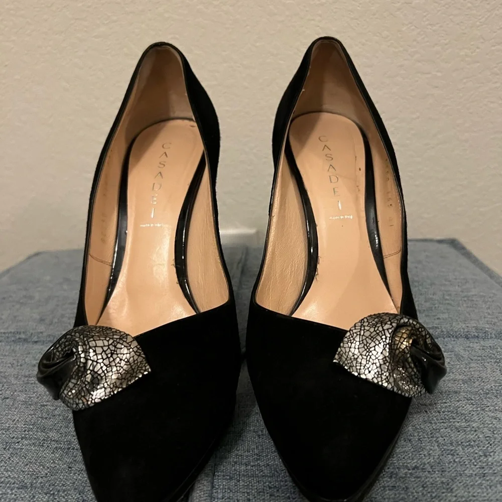 Black pumps - Picture 1 of 4